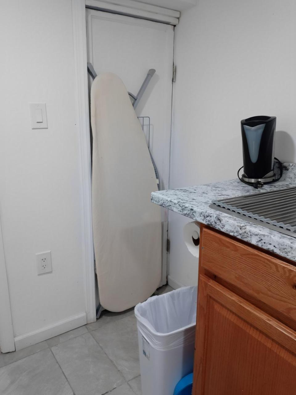 "Cozy Basement Retreat Just 40 Minutes To Nyc!" Apartment Irvington Exterior photo