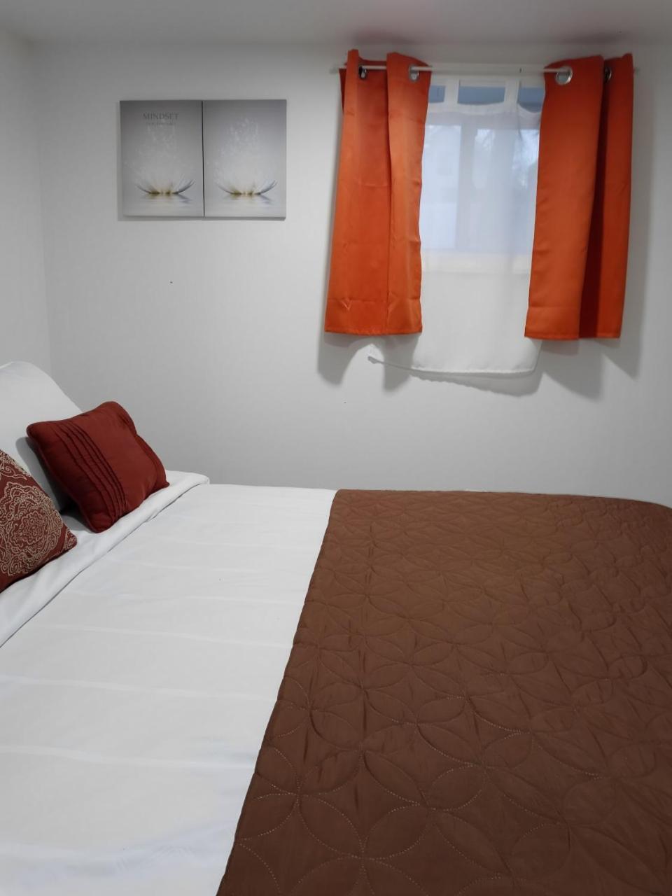 "Cozy Basement Retreat Just 40 Minutes To Nyc!" Apartment Irvington Exterior photo